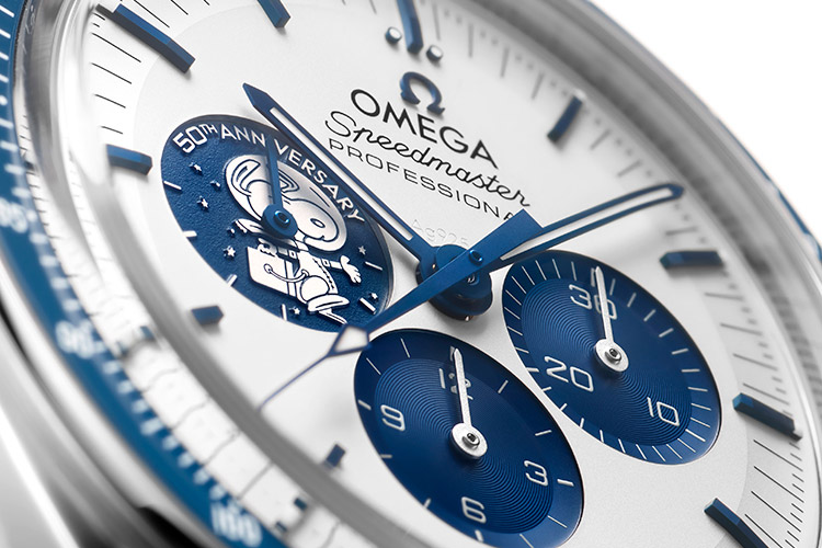 OMEGA Speedmaster Silver Snoopy Award